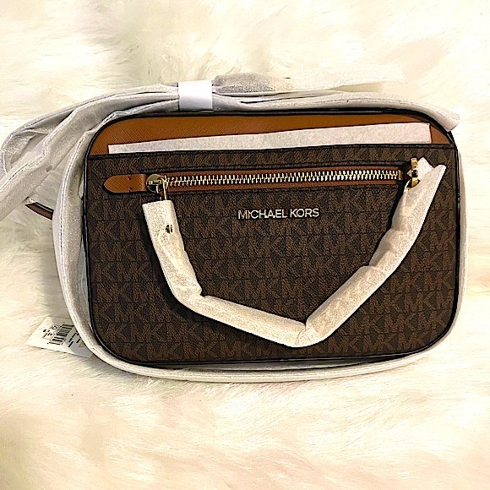 NWT MK Jet Set Large Logo crossbody purse